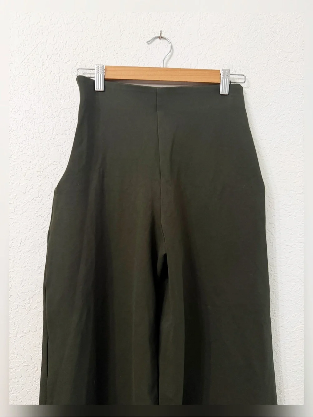 Quince - Ultra-Stretch Ponte Super Wide Leg Ankle Pants - M - Picture 5 of 12